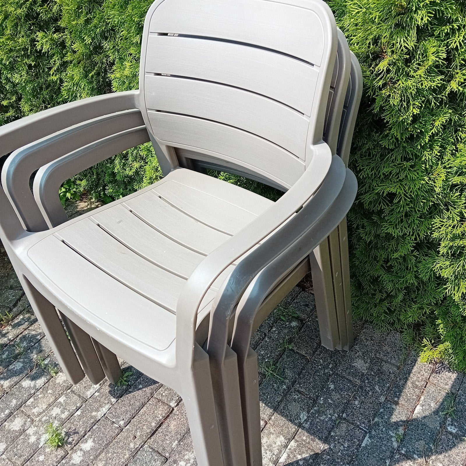 3 mooie Allibert  Taupe stoeltjes, Ophalen, Zo goed als nieuw, Kunststof, Stapelbaar