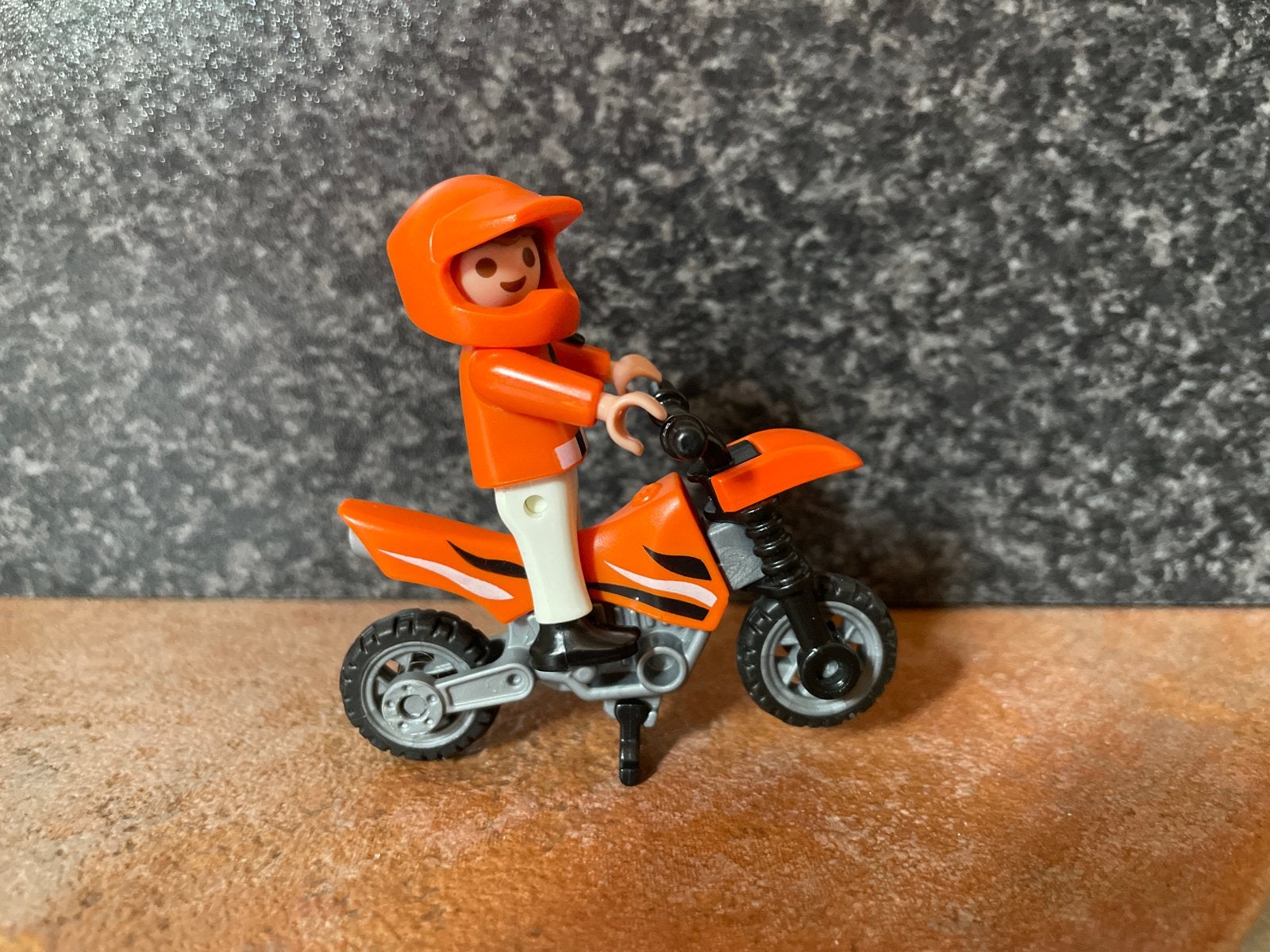 Playmobil 4698 crossmotor met coureur - Oranje, Kinderen en Baby's, Ophalen of Verzenden, Gebruikt, Figuren