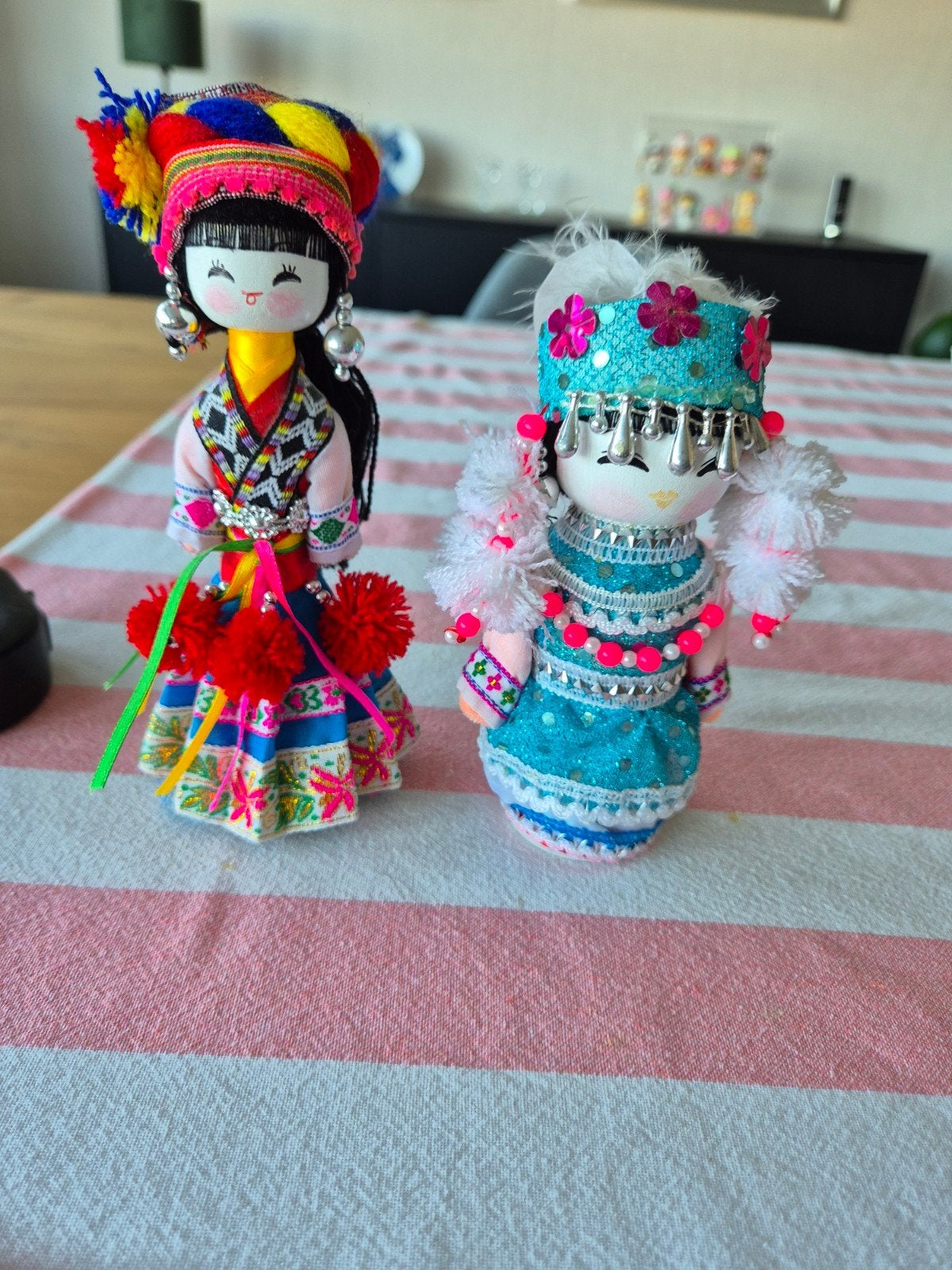 2 Nieuwe Aziatische Poppen in Traditionele Kleding, Ophalen of Verzenden, Nieuw, Pop