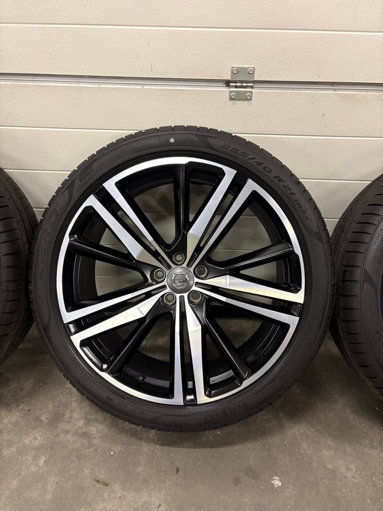 Volvo XC60 21 inch R-design met nieuwe Pirelli zomerbanden, Ophalen, 255 mm, Banden en Velgen, Nvt