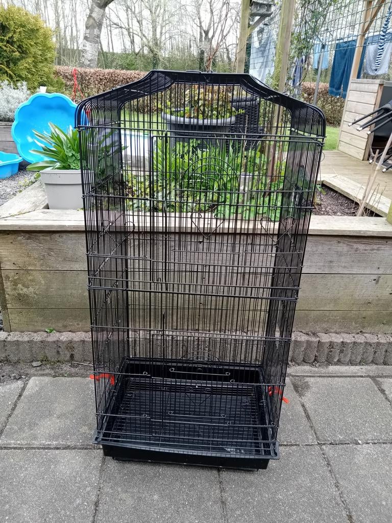 Nog als nieuw vogelkooi. 90 hoog, 45 breed en 35 diep, Ophalen, Zo goed als nieuw, Metaal, Vogelkooi