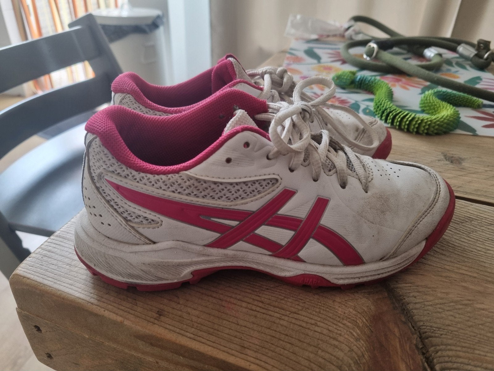 Asics Gel-Peak Hockeyschoenen - Maat 33,5 EUR, Ophalen of Verzenden, Gebruikt, Schoenen