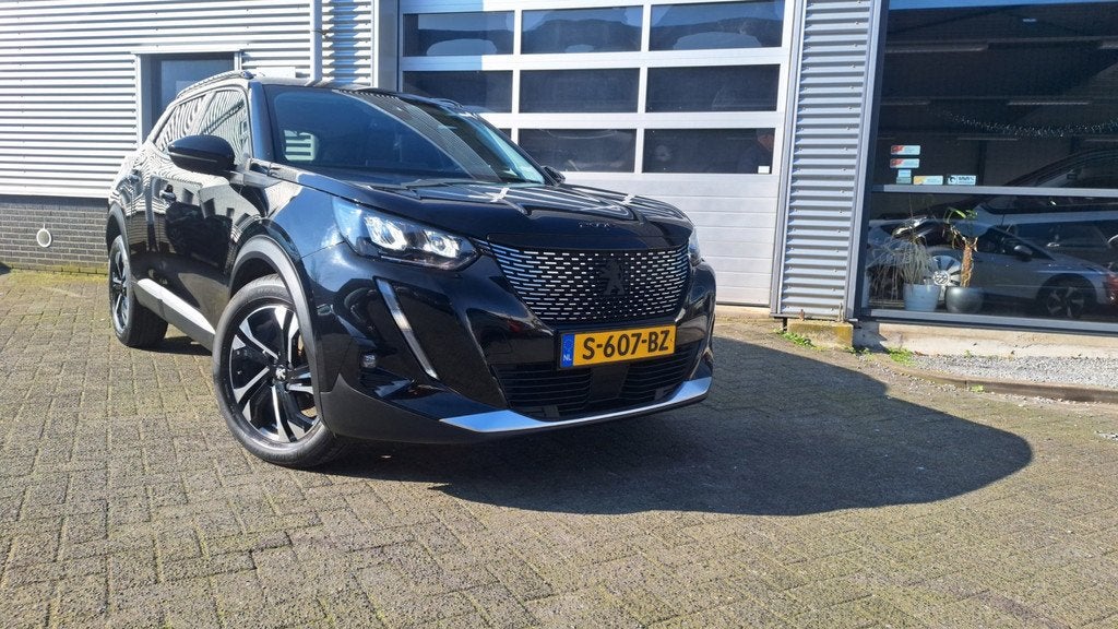 Peugeot 2008 1.2 PureTech Allure Pack/Navigatie/Camera/Lm Ve, Voorwielaandrijving, Gebruikt, Euro 6, 1199 cc
