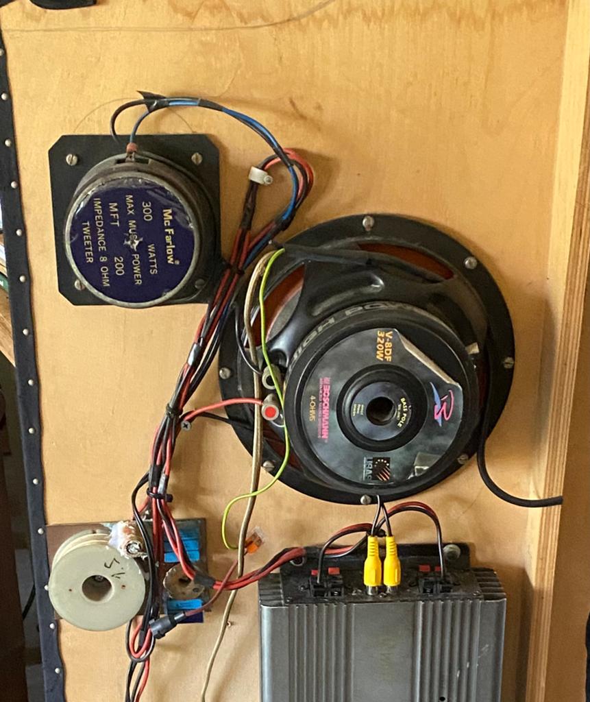 Dikke plank met auto speakers, Auto diversen, Ophalen of Verzenden, Gebruikt