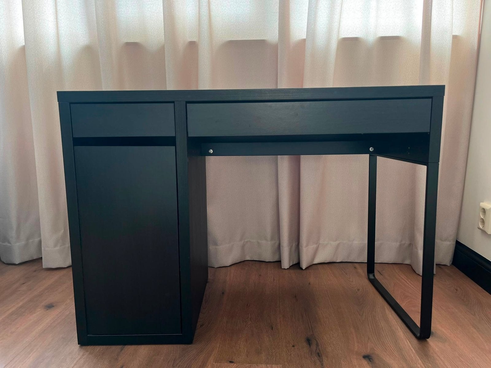 Zwart bureau met lade en kastje - Zo goed als nieuw, Zwart, Met lades, Spaanplaat of MDF, Ophalen of Verzenden