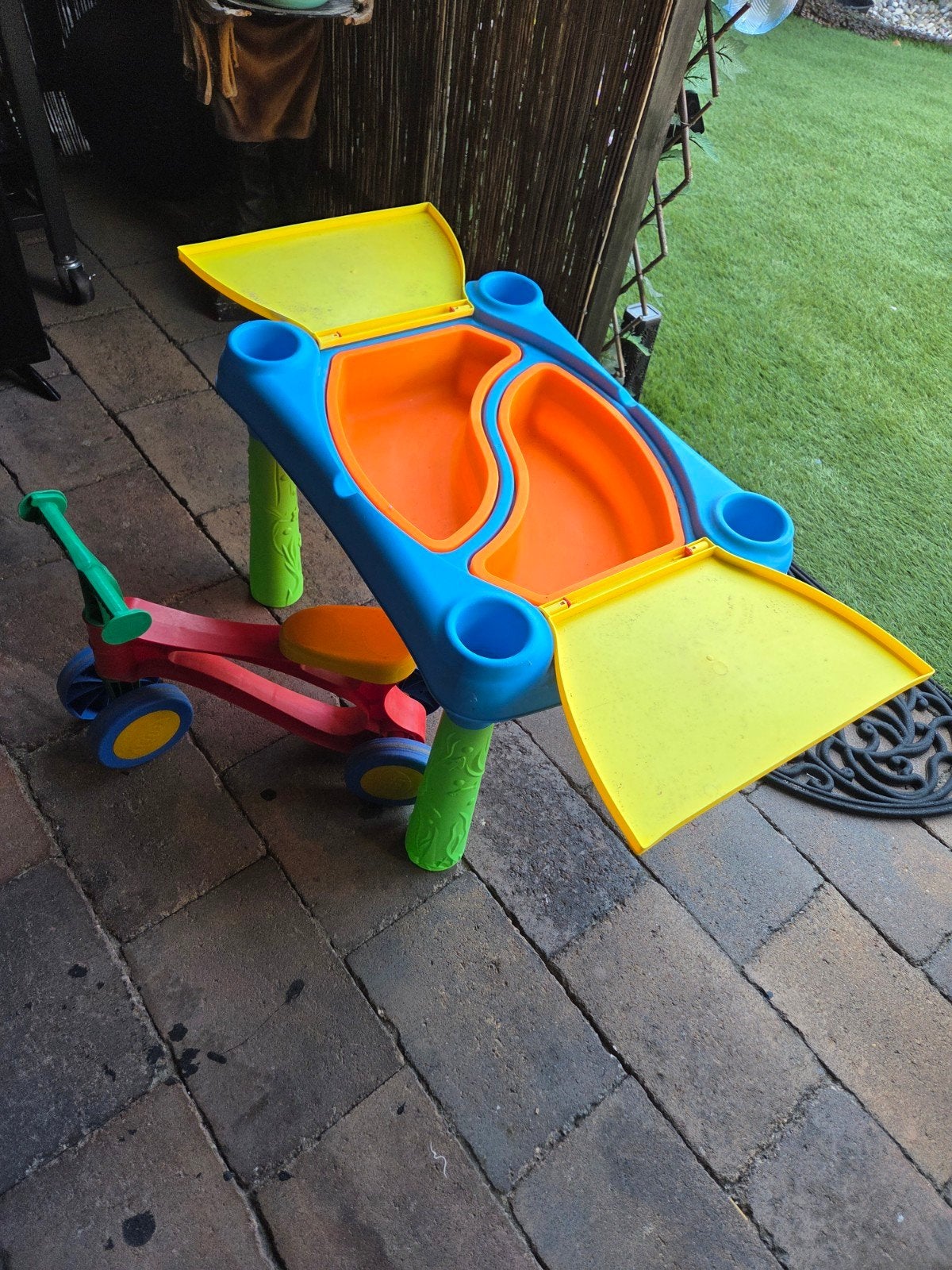 Zand- en watertafel en fietsje, Kinderen en Baby's, Speelgoed | Buiten | Los speelgoed, Ophalen, Gebruikt