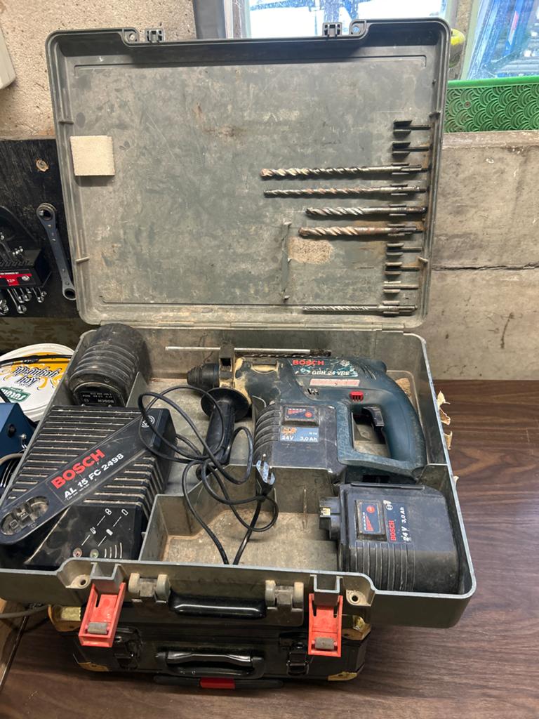 Bosch Boorhamer GBH 24 VRE met lader en koffer, Verzenden, Zo goed als nieuw, Boor- en/of Breekhamer, Klopboormechanisme