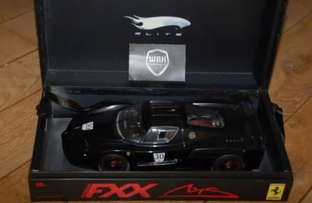 1:18 FERRARI FXX SCHUMACHER #30 Hotwheels Super elite WRH, Hobby en Vrije tijd, Verzenden, Zo goed als nieuw, Auto, Hot Wheels