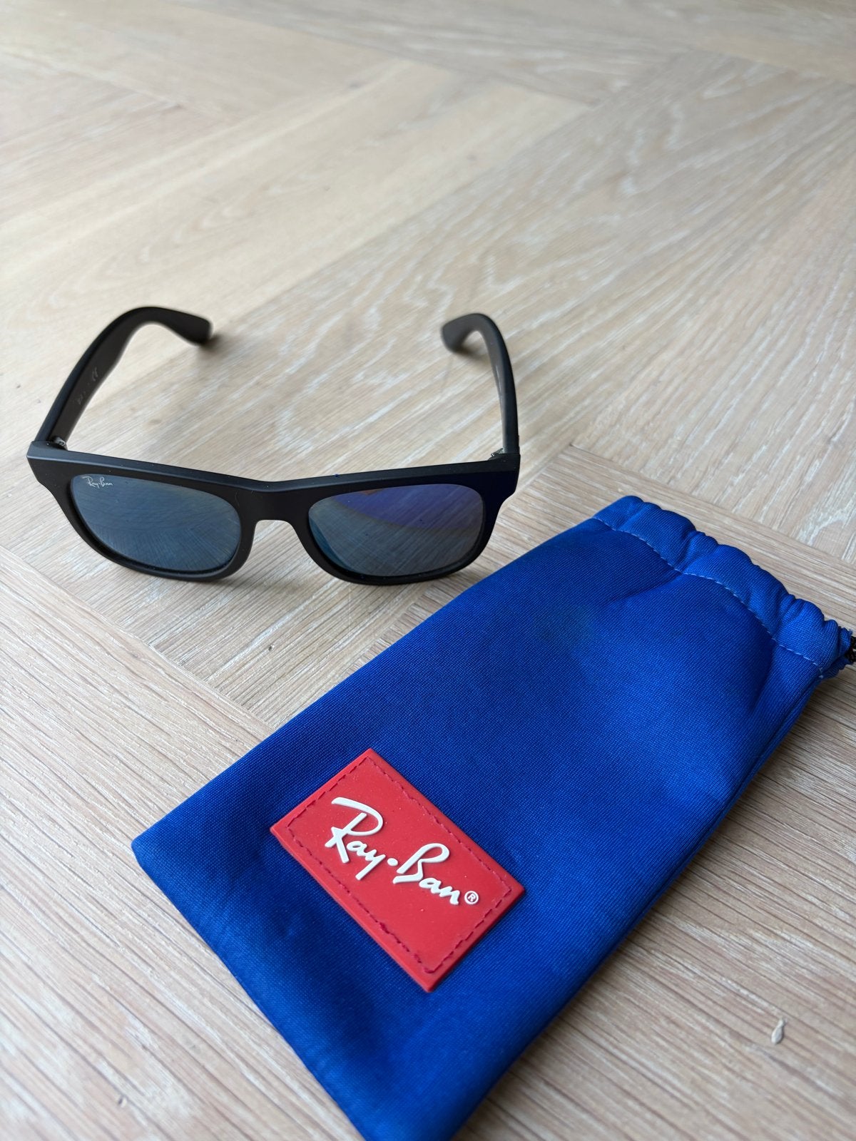 Ray-Ban Junior Justin Zonnebril RJ9069S Mat Zwart, Gebruikt, Zonnebril, Zwart, Ophalen of Verzenden