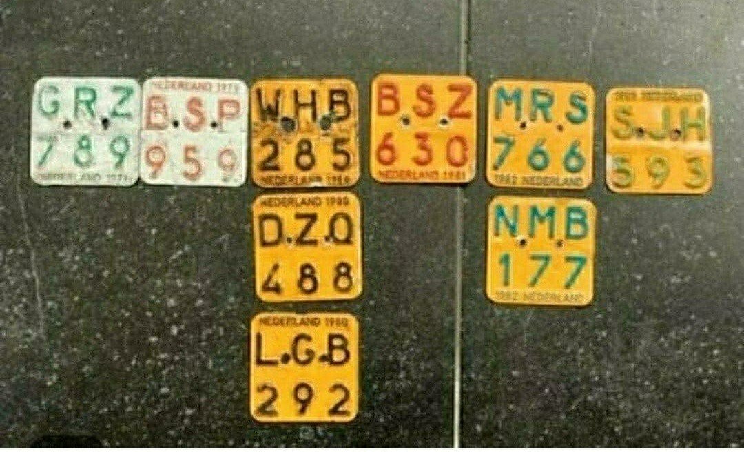 Bromfietsplaatjes, Verzekeringsplaatjes,jaren 1970,brommer, Verzamelen, Ophalen of Verzenden, Overige typen