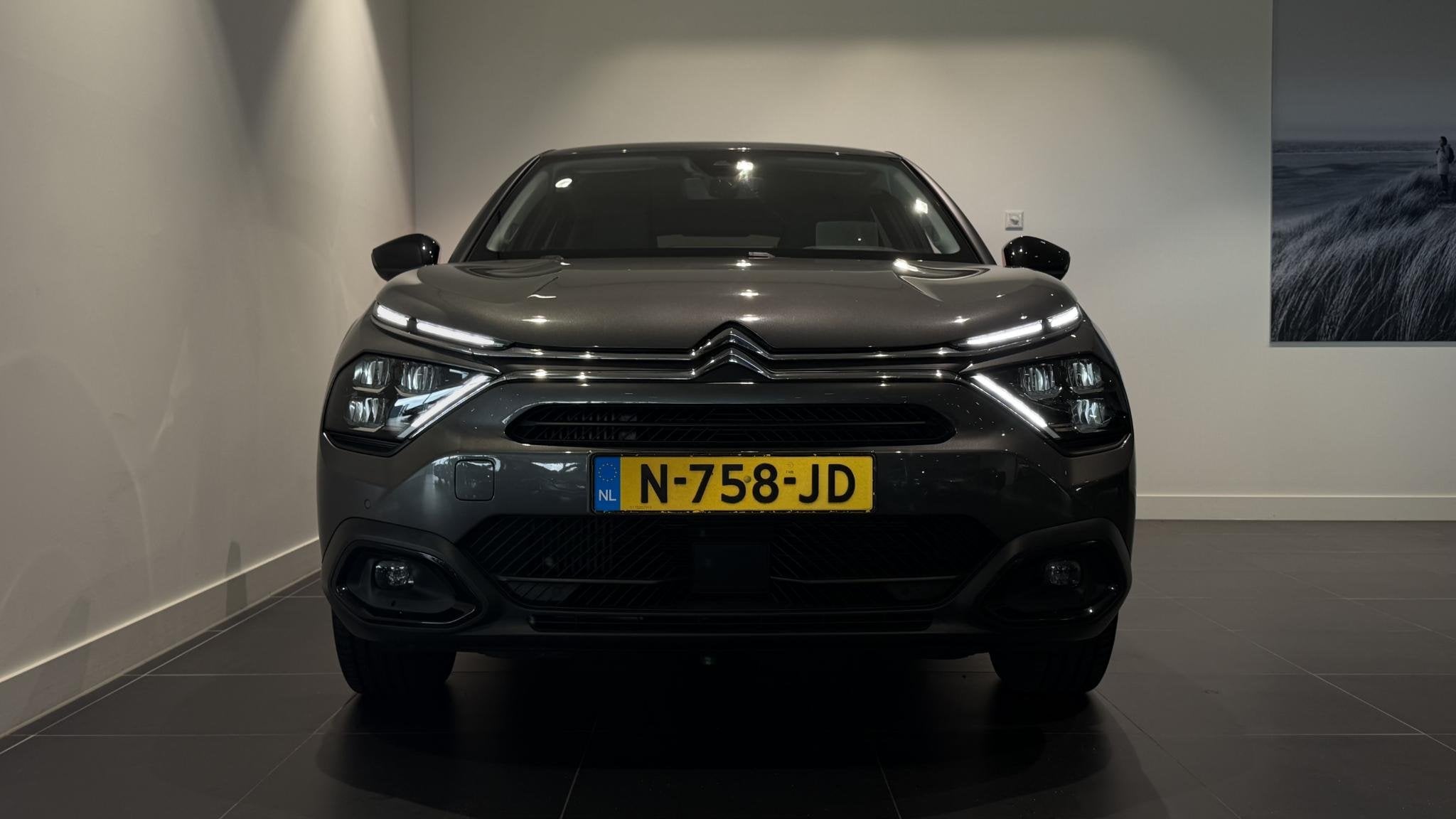 Citroen C4 Shine - AUTOMAAT - GETINT GLAS - HEAD-UP DISPLAY, Gebruikt, Euro 6, 1199 cc, Leder en Stof