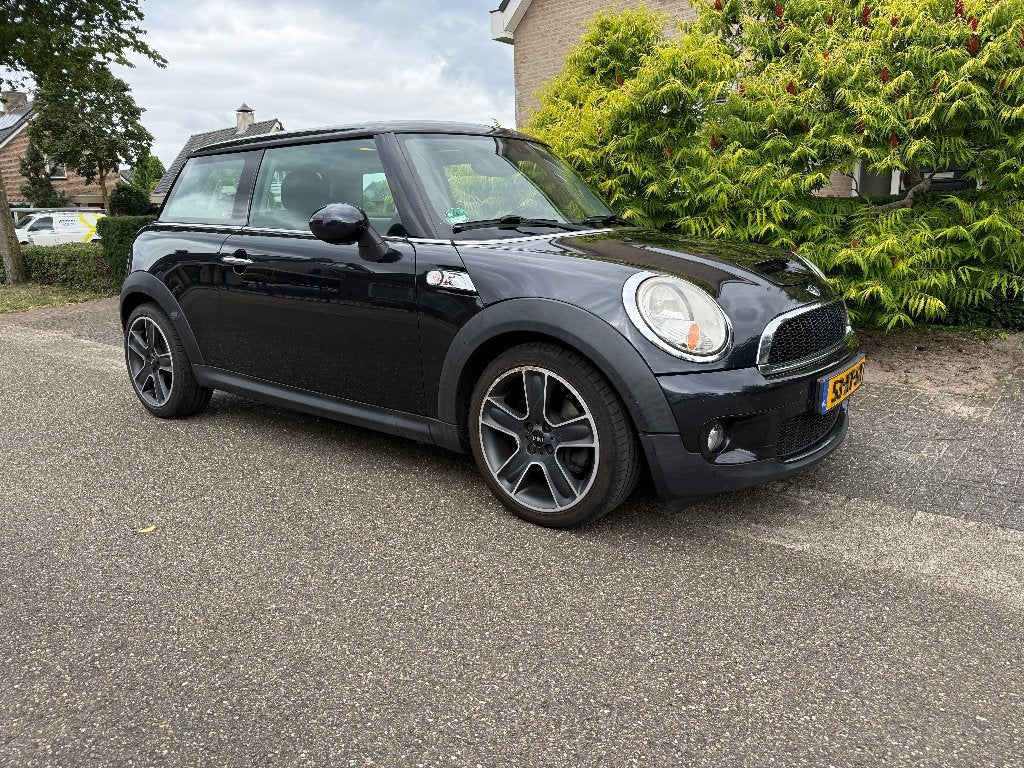 Mini 1.6 16V Cooper S PANO 128KW AUT 2007 Zwart, Auto's, Mini, Zwart, 4 cilinders, 4 stoelen, Leder en Stof