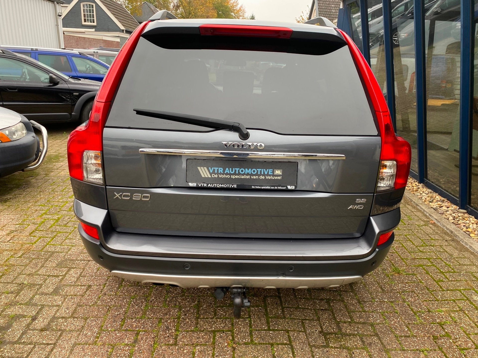 Volvo XC90 3.2 Momentum AWD Automaat LEER / TREKHAAK / YOUNG, Auto's, 238 pk, Gebruikt, Zwart, Bedrijf