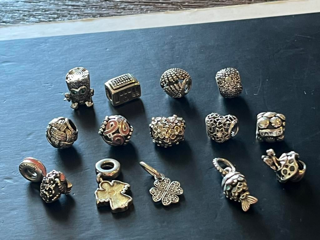 Pandora moederdag bedels., Pandora, Ophalen of Verzenden, Zo goed als nieuw, 4 bedels of meer