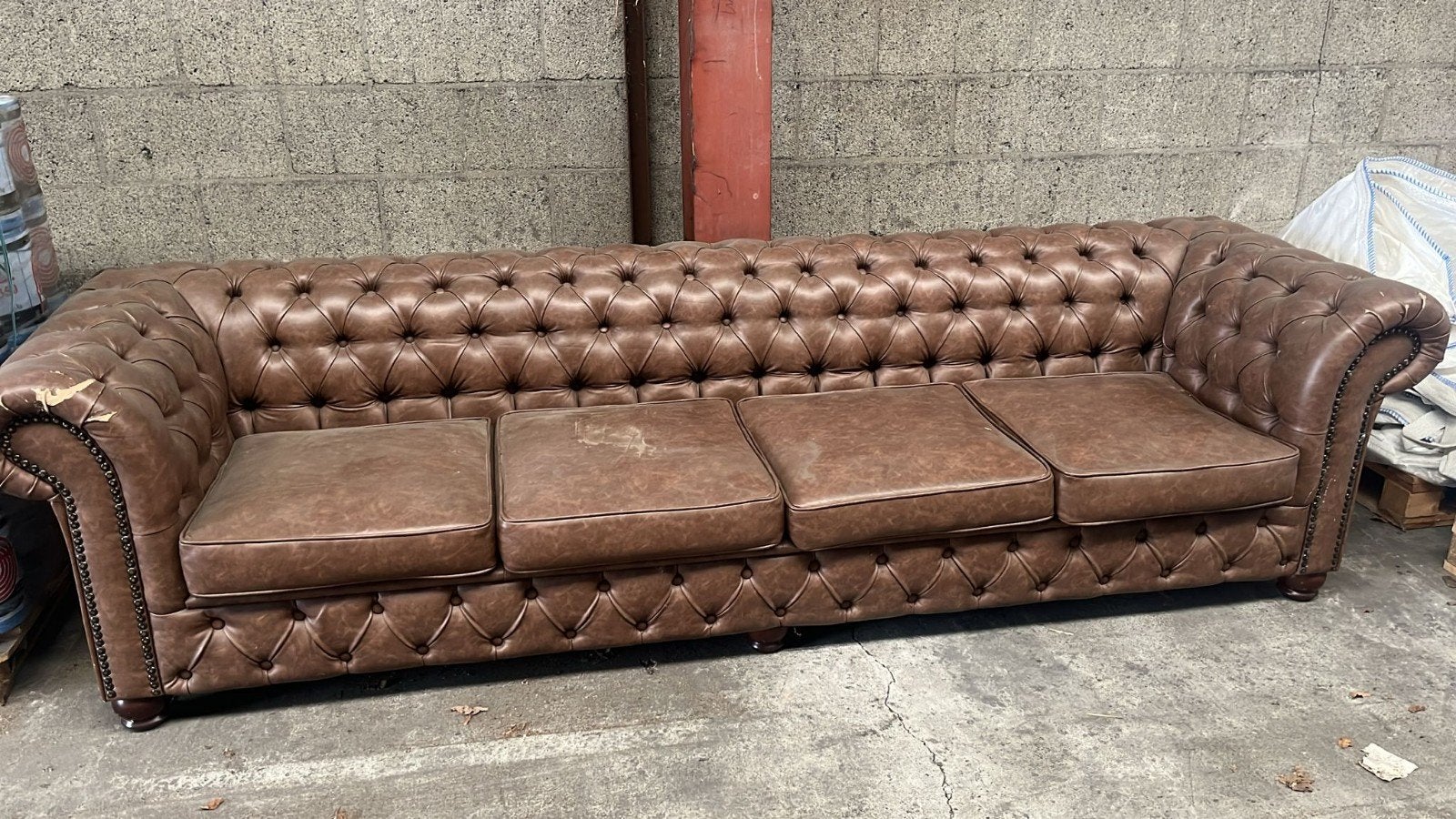Chesterfield bank bruin leer - 4-zits, 250 tot 300 cm, Gebruikt, Chesterfield, Klassiek, Industrieel, Ophalen of Verzenden
