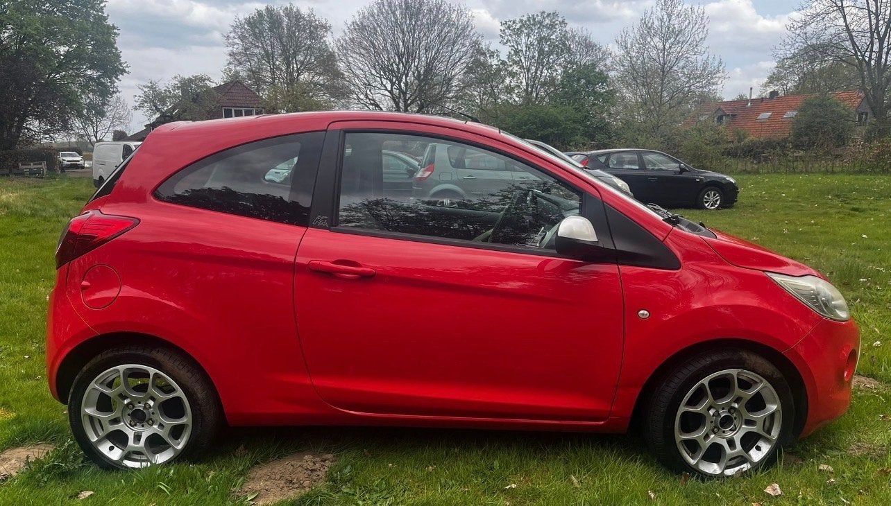 Foto 16 van Ford Ka 1.2 51KW 2010 Rood