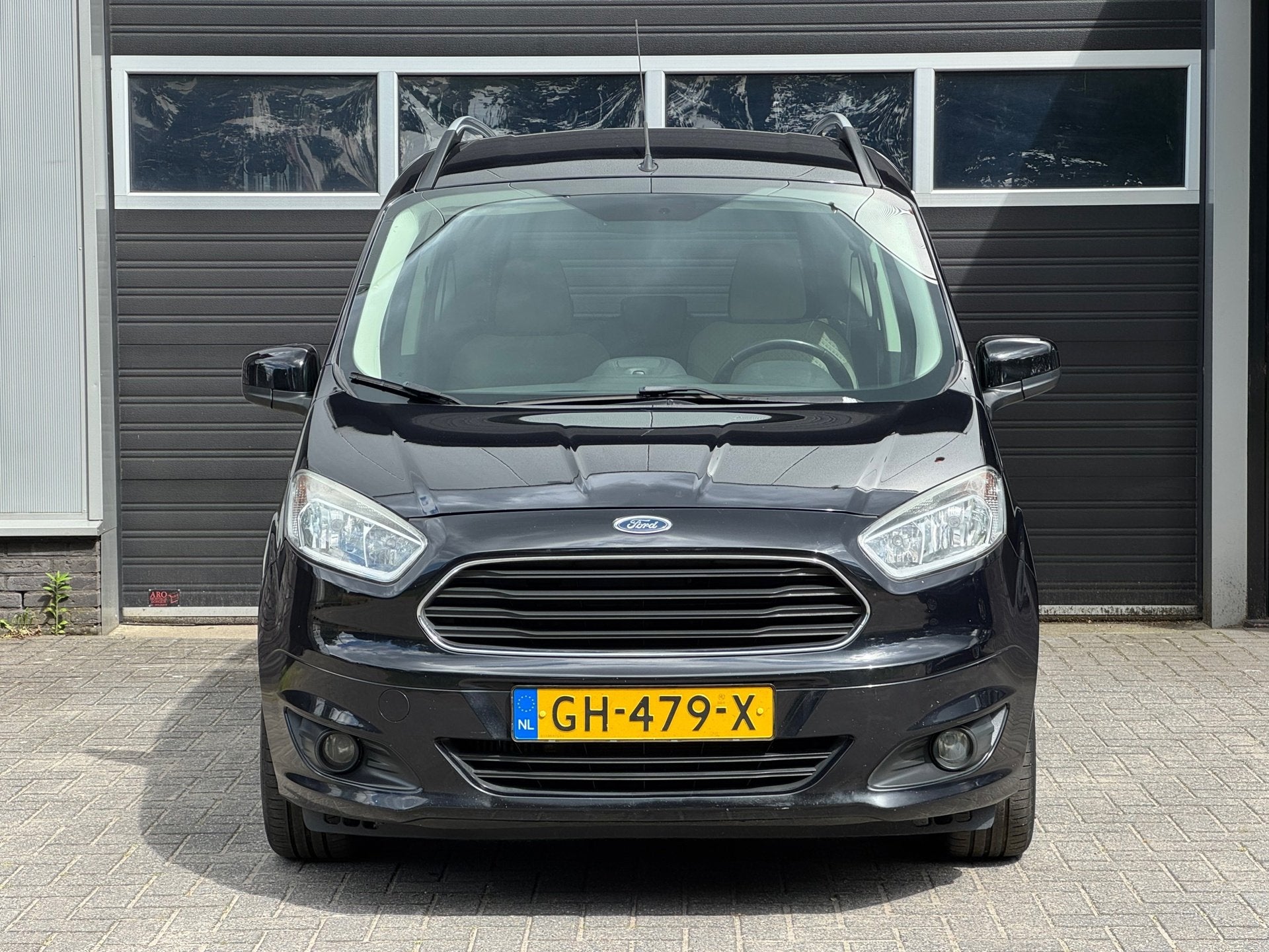 Ford Tourneo Courier 1.0 Titanium Navi, Cruise, Airco, Camer, Auto's, Voorwielaandrijving, Gebruikt, Zwart, Origineel Nederlands
