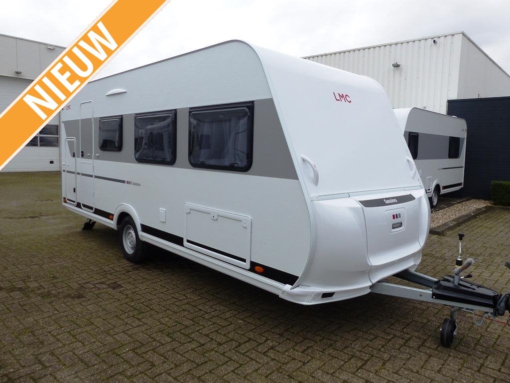 LMC Sassino 470 K € 2.500,- gratis opties!!, Caravans en Kamperen, Caravans, Schokbreker, Dwarsbed, Overige, Tot en met 6