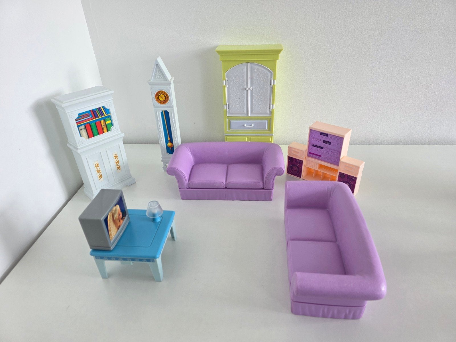 Barbie meubels: banken, tv, kast, klok, Ophalen of Verzenden, Gebruikt, Barbie