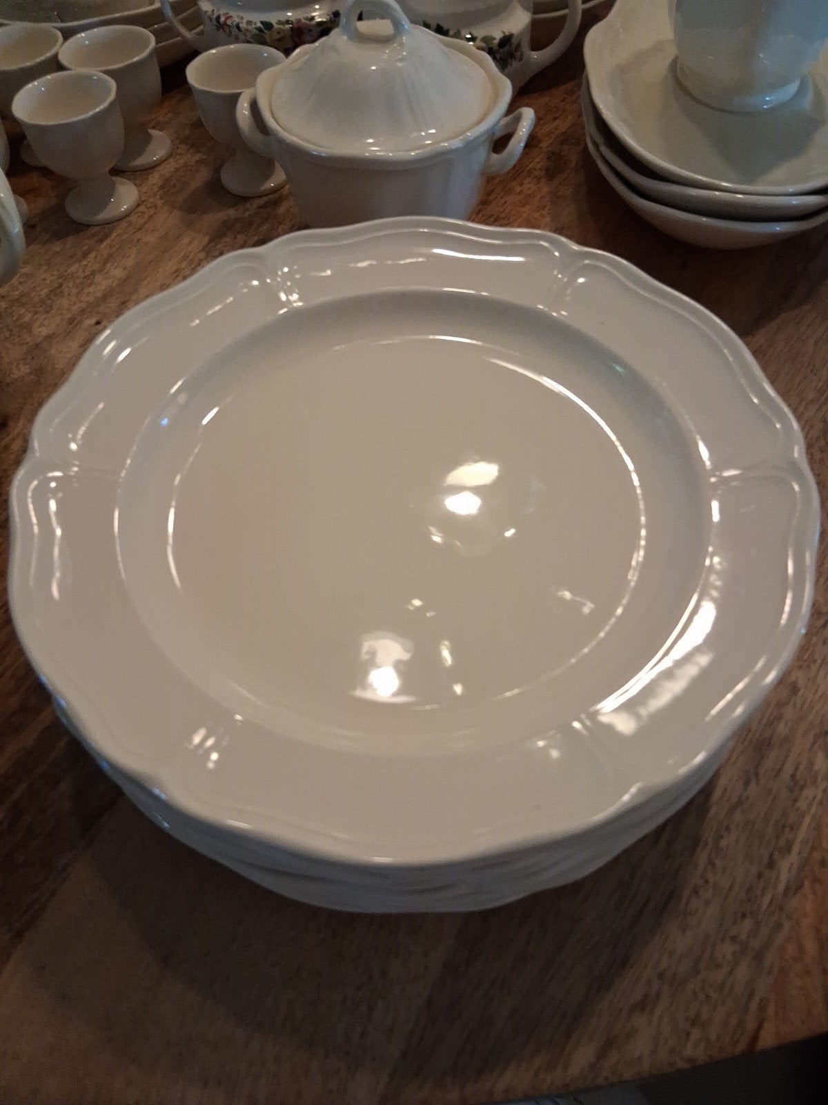 Wedgwood Queens Plain ONTBIJT BORDEN 23 cm, Huis en Inrichting, Ophalen, Zo goed als nieuw, Porselein, Bord(en)