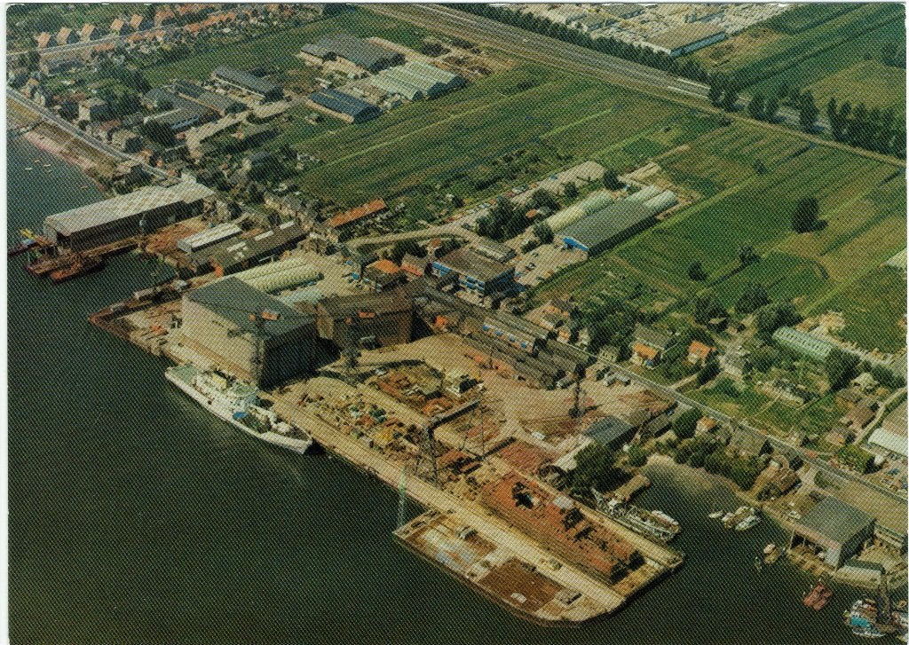 Hardinxveld-Giessendam – Luchtfoto Scheepswerf De Merwede, Verzamelen, Ansichtkaarten | Nederland, Ophalen of Verzenden, 1960 tot 1980