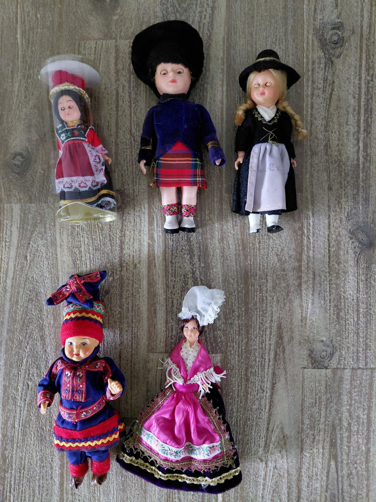 Klederdracht  poppetjes alles 10 euro, Ophalen, Zo goed als nieuw