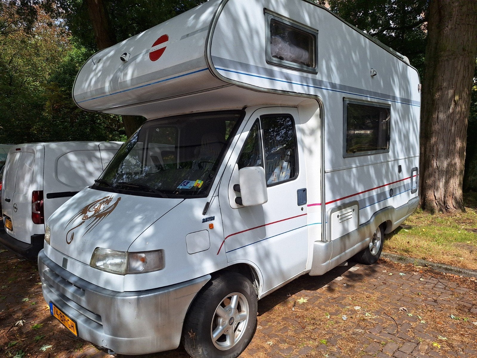 Degelijke gezinscamper Burstner/Fiat Ducato 4 zitpl., Caravans en Kamperen, Standaard zit, Alkoof, Ringverwarming, Fiat