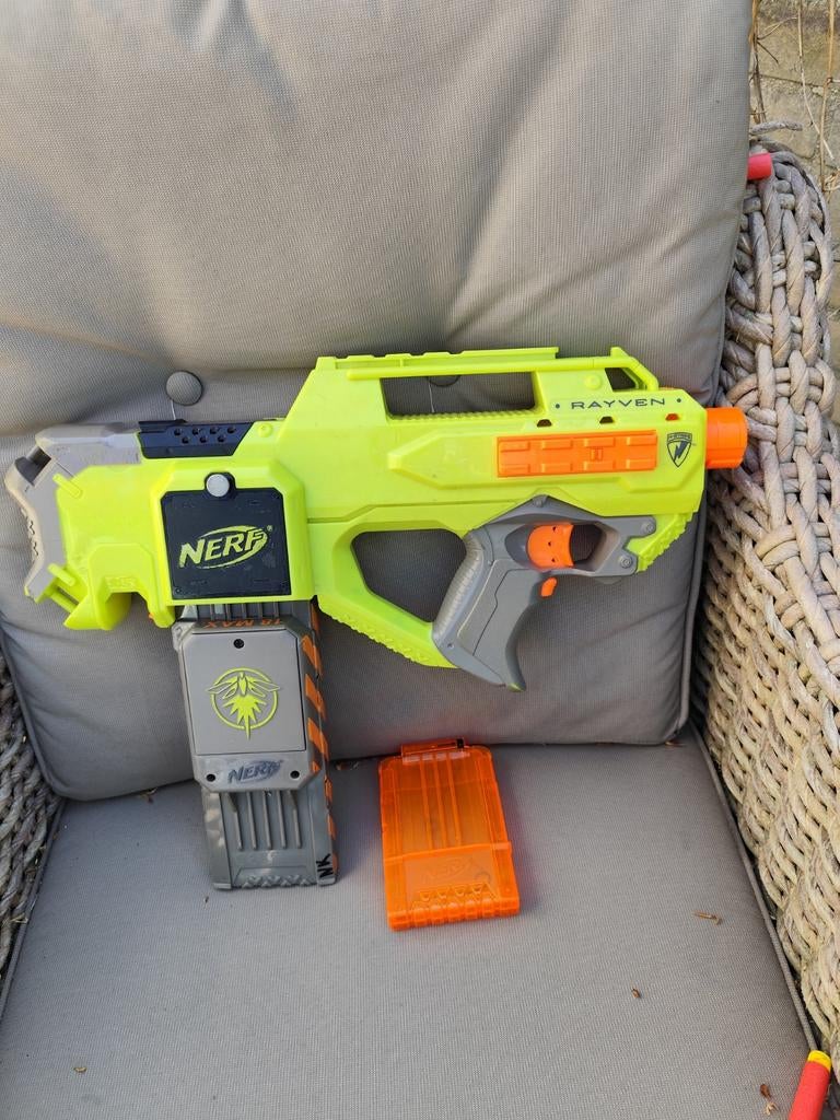 Elektrische Nerf Rayven Blaster met magazijn, Ophalen, Gebruikt