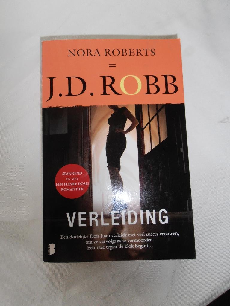 Nora Roberts & JD Robb   verleiding, Boeken, Ophalen of Verzenden, Zo goed als nieuw, Nora Roberts