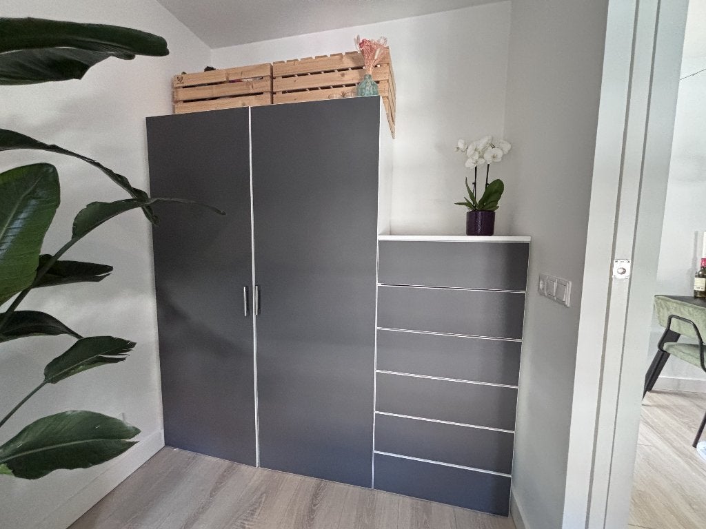 IKEA BESTÅ kledingkast - grijs/wit, Huis en Inrichting, Kasten | Kledingkasten, Overige materialen, 150 tot 200 cm, Zo goed als nieuw