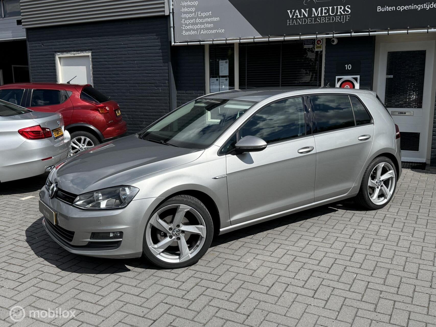 Volkswagen Golf 1.0 TSI Connected Series, Airco, navigatie,, Stof, Gebruikt, 23 km/l, Bedrijf