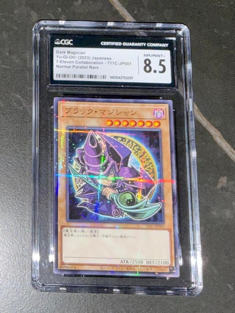 Dark Magician Yu-Gi-Oh! 2023 Japanese 7-Eleven CGC 8.5, Ophalen of Verzenden, Zo goed als nieuw, Losse kaart, Foil