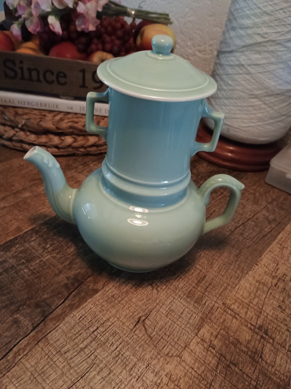Oude pastelkleurige groene koffie / theepot - Pillivuyt, Antiek en Kunst, Curiosa en Brocante, Ophalen of Verzenden