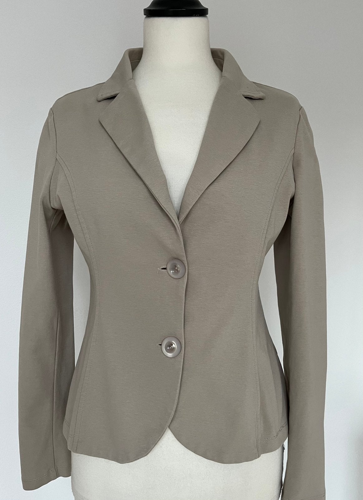 Studio Mo beige getailleerd jasje maat M, Kleding | Dames, Jasjes, Kostuums en Pakken, Maat 38/40 (M), Beige, Ophalen of Verzenden