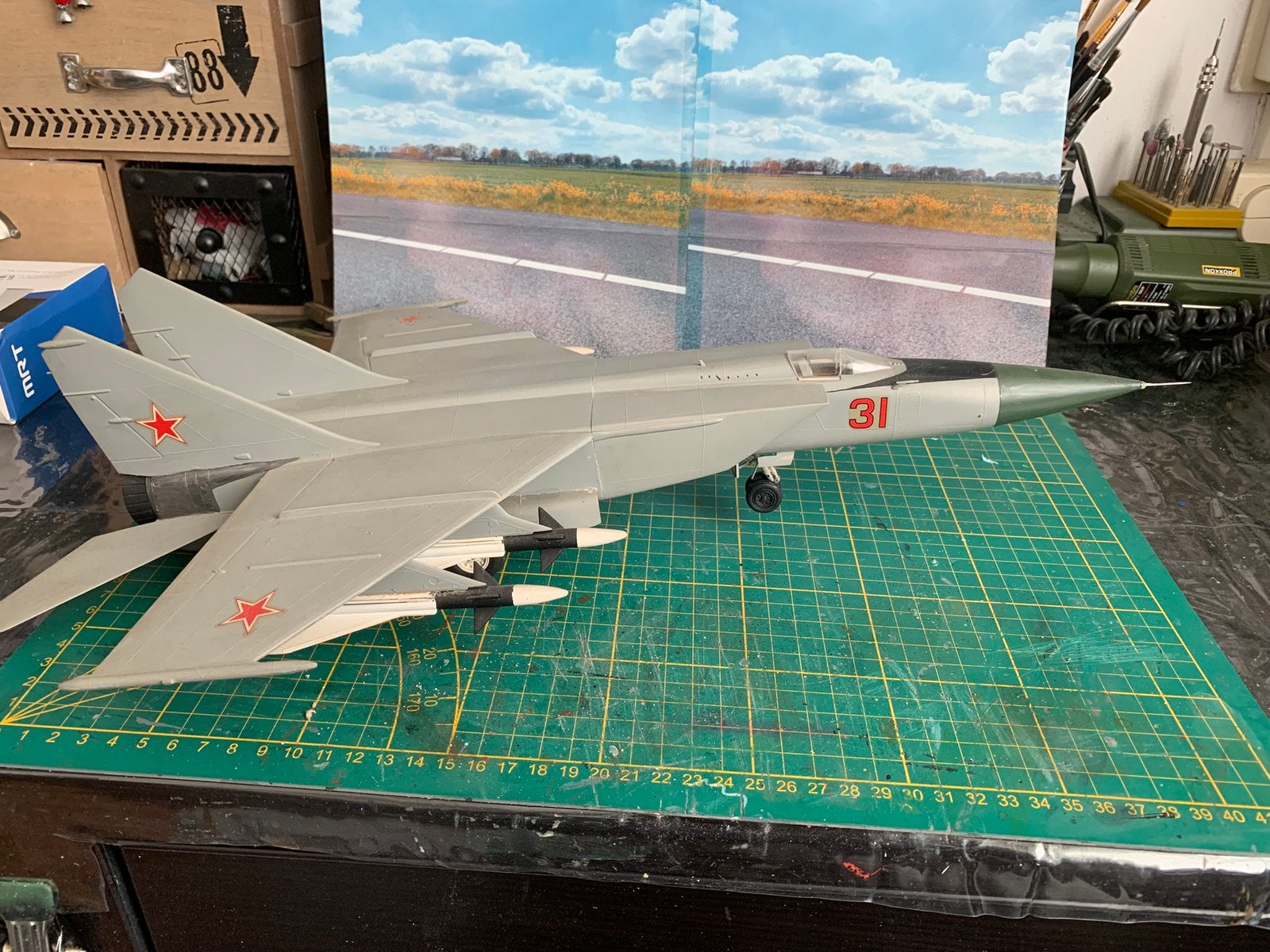 Russian Mig 31 schaal 1:48 gebouwd, Overige merken, Gebruikt, Ophalen of Verzenden, Groter dan 1:72