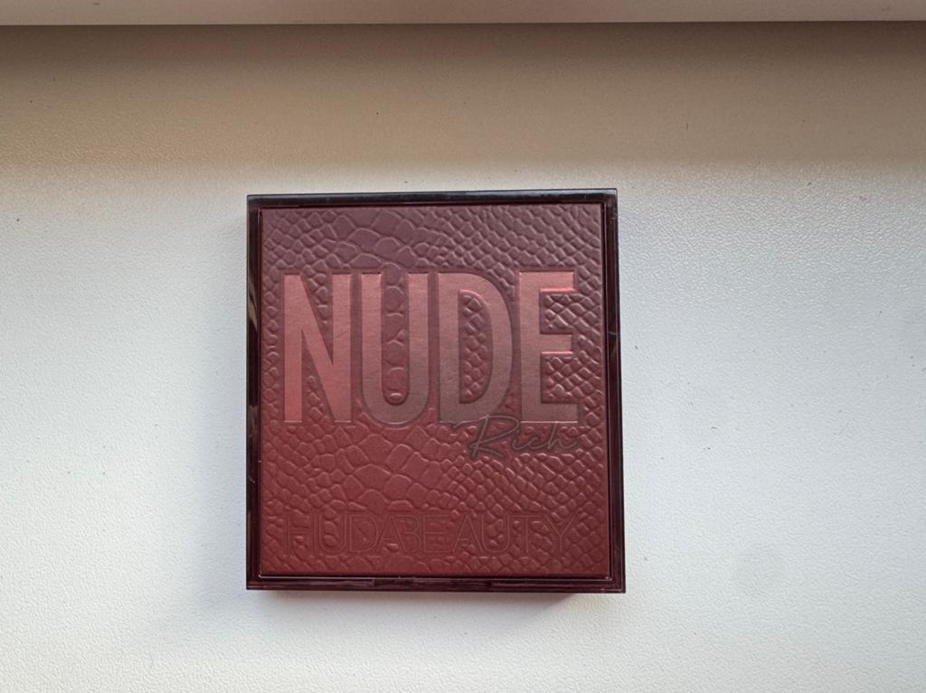 Huda Beauty Rich Nude Obsessions Eyeshadow Palette, Ophalen of Verzenden, Zo goed als nieuw, Overige kleuren, Ogen