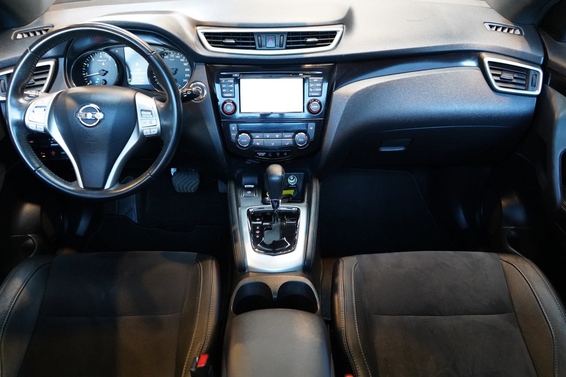 Nissan Qashqai 1.2 N-Vision | AUT | TREKHAAK | PANODAK | CRU, Gebruikt, 4 cilinders, 116 pk, Origineel Nederlands