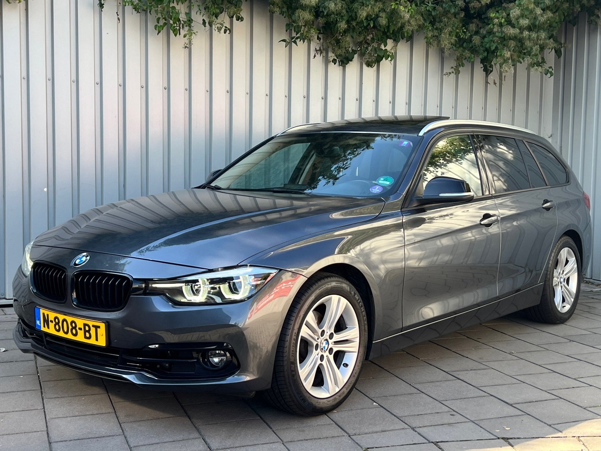 BMW 3-serie Touring 320i Edition Luxury Line Purity High Exe, Automaat, 4 cilinders, Verwarmde buitenspiegels, 184 pk