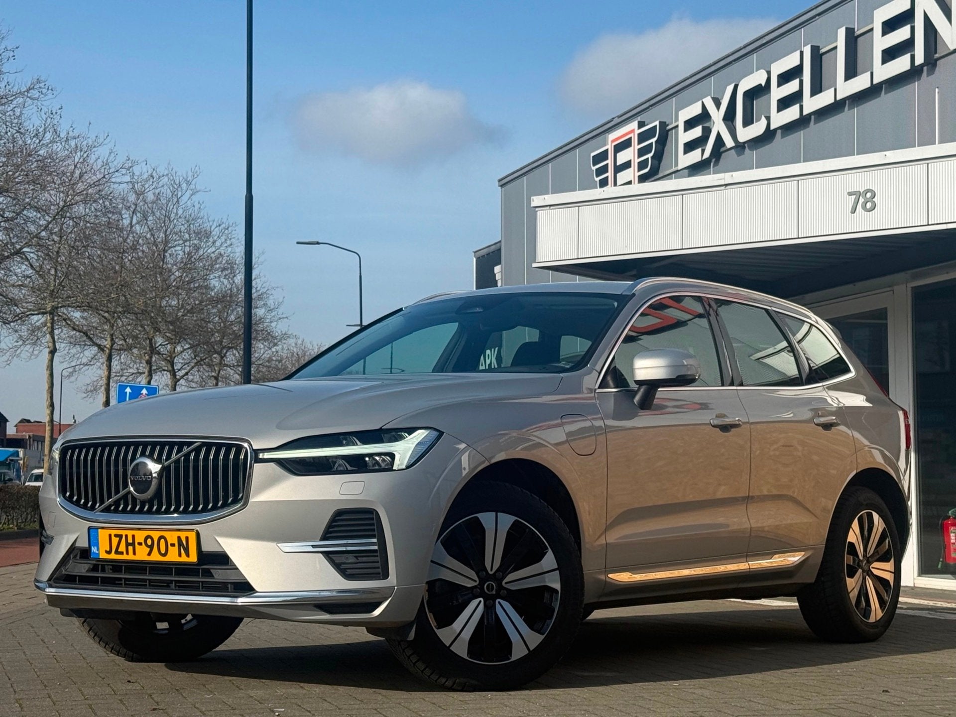 Volvo XC60 2.0 T6 Plug-in hybrid AWD Plus Bright, Automaat, Dealer onderhouden, Gebruikt, 4 cilinders