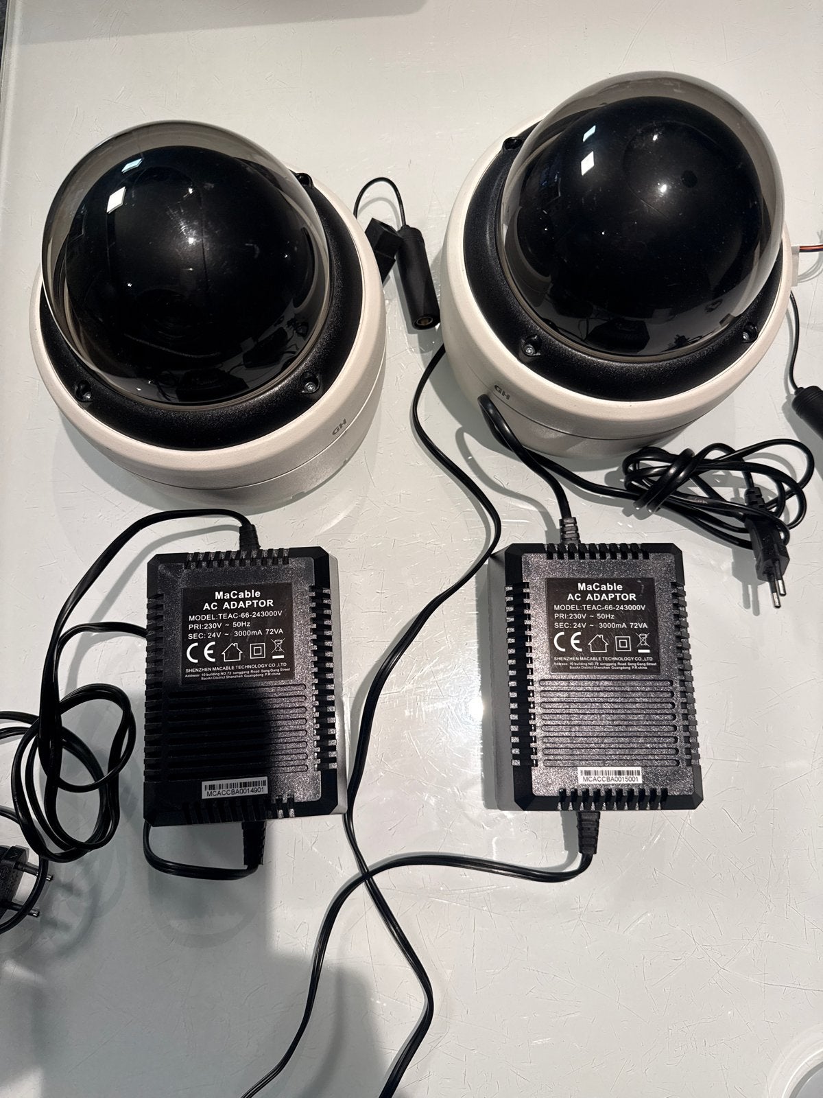 2x Bosch VCD-811-IWT HD Dome Camera met Voeding, Ophalen of Verzenden, Gebruikt, Buitencamera