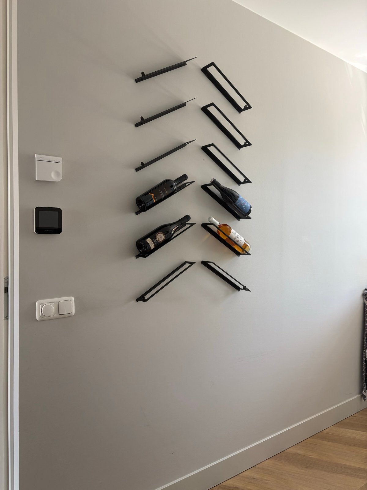 Set van 12 Zwarte Metalen Wijnrekken - Modern Design, Huis en Inrichting, Ophalen, Zo goed als nieuw, Metaal, 5 tot 15 flessen