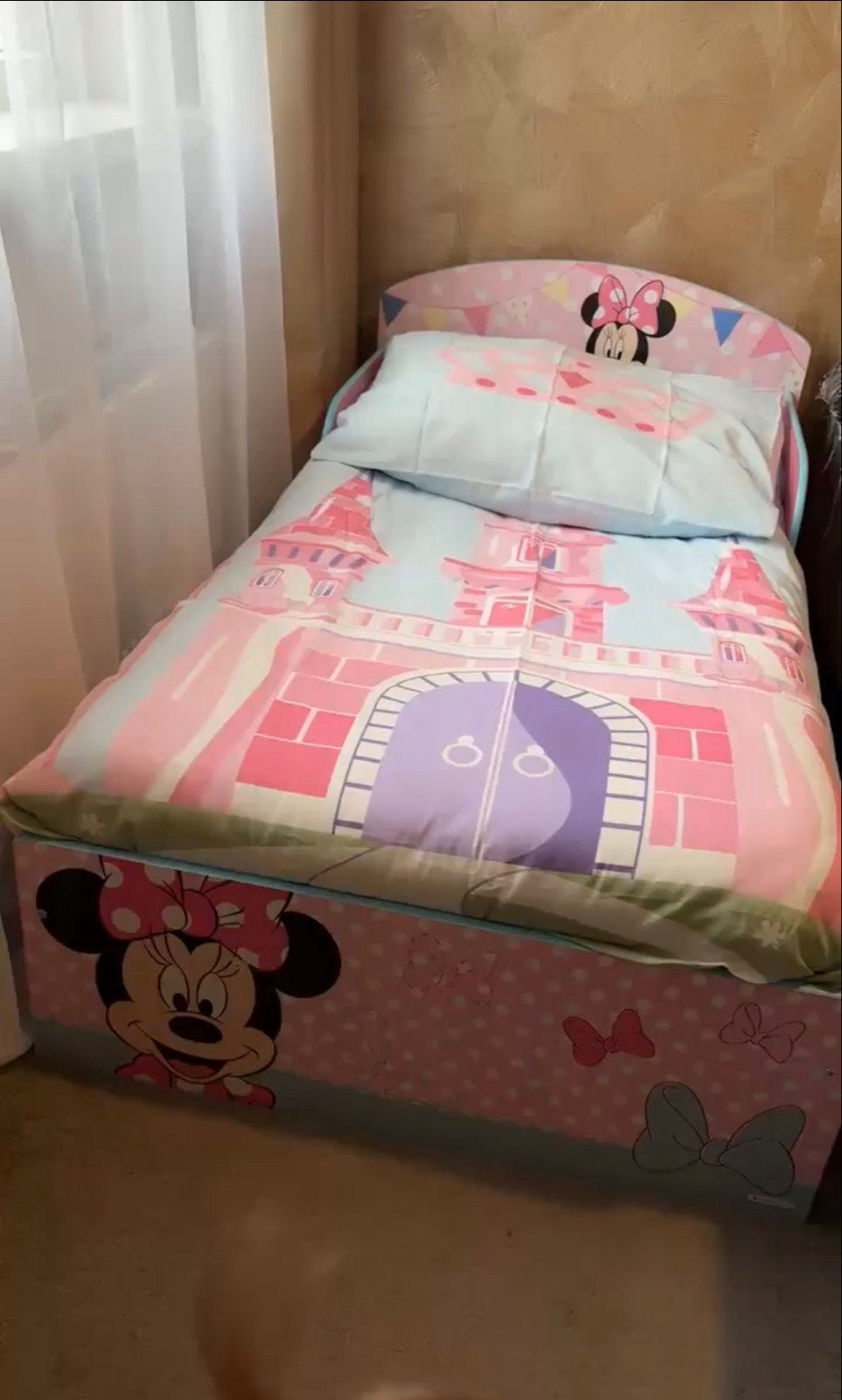 Minnie Mouse peuterbed zo goed als nieuw (zonder matras), Ophalen, 190 cm of minder, Zo goed als nieuw, Hout