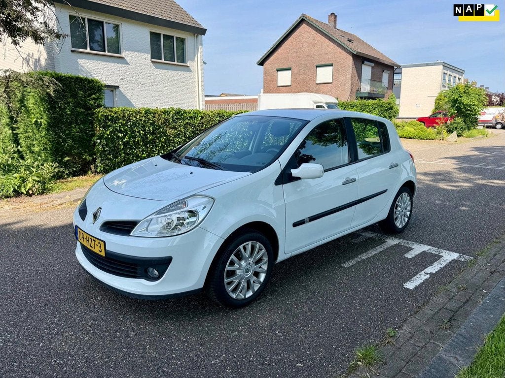 Renault Clio 1.2-16V Authentique - Nieuwe APK, Auto's, Renault, Voorwielaandrijving, 535 kg, Gebruikt, 4 cilinders