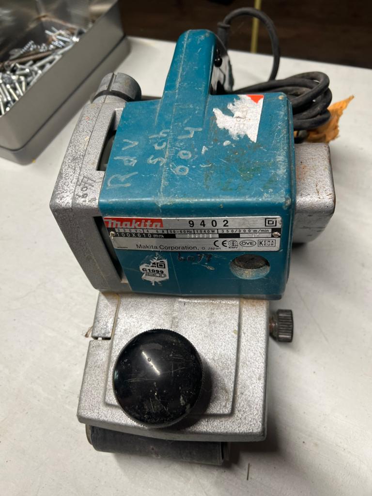 Makita 9402 Bandschuurmachine - Krachtig en Betrouwbaar, Ophalen of Verzenden, Gebruikt, 600 tot 1200 watt, Bandschuurmachine