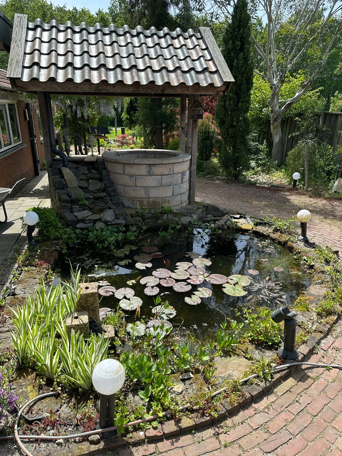 Waterval stenen met pomp, put en omheining, Ophalen, Gebruikt