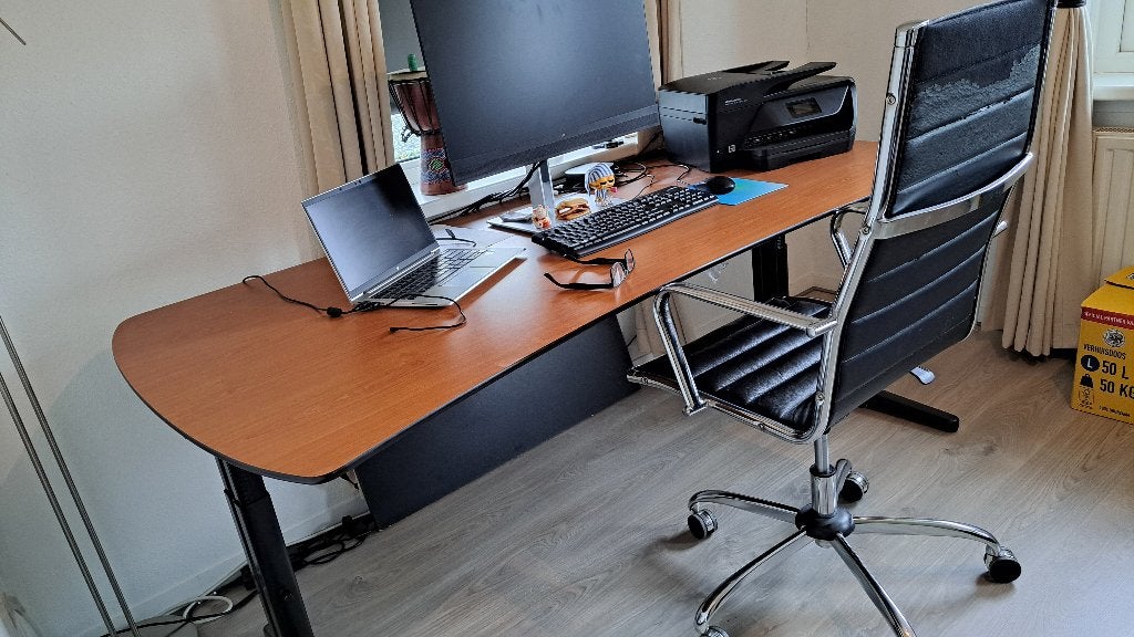 Gratis: Bureau met Trespa blad (185x95) + bureaustoel, Ophalen, Overige typen, Gebruikt, 95 cm