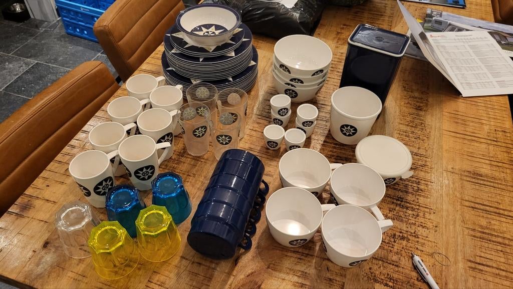 Uitgebreid campingservies mepal met windroos design, Ophalen of Verzenden, Gebruikt