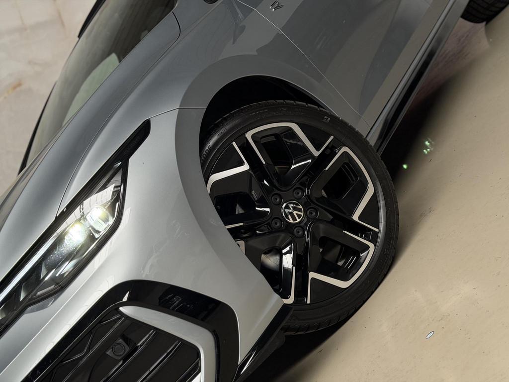 Volkswagen Golf 1.5 eTSI R-Line / Pano / Camera, Auto's, Stof, 4 cilinders, 150 pk, Lichtsensor