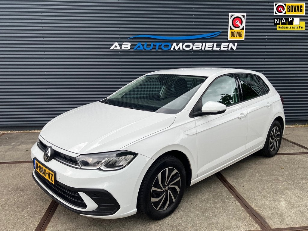 Volkswagen Polo 1.0 TSI Life AUTOMAAT/ CAMERA/ CARPLAY, Gebruikt, 95 pk, Met garantie (alle), 1104 kg