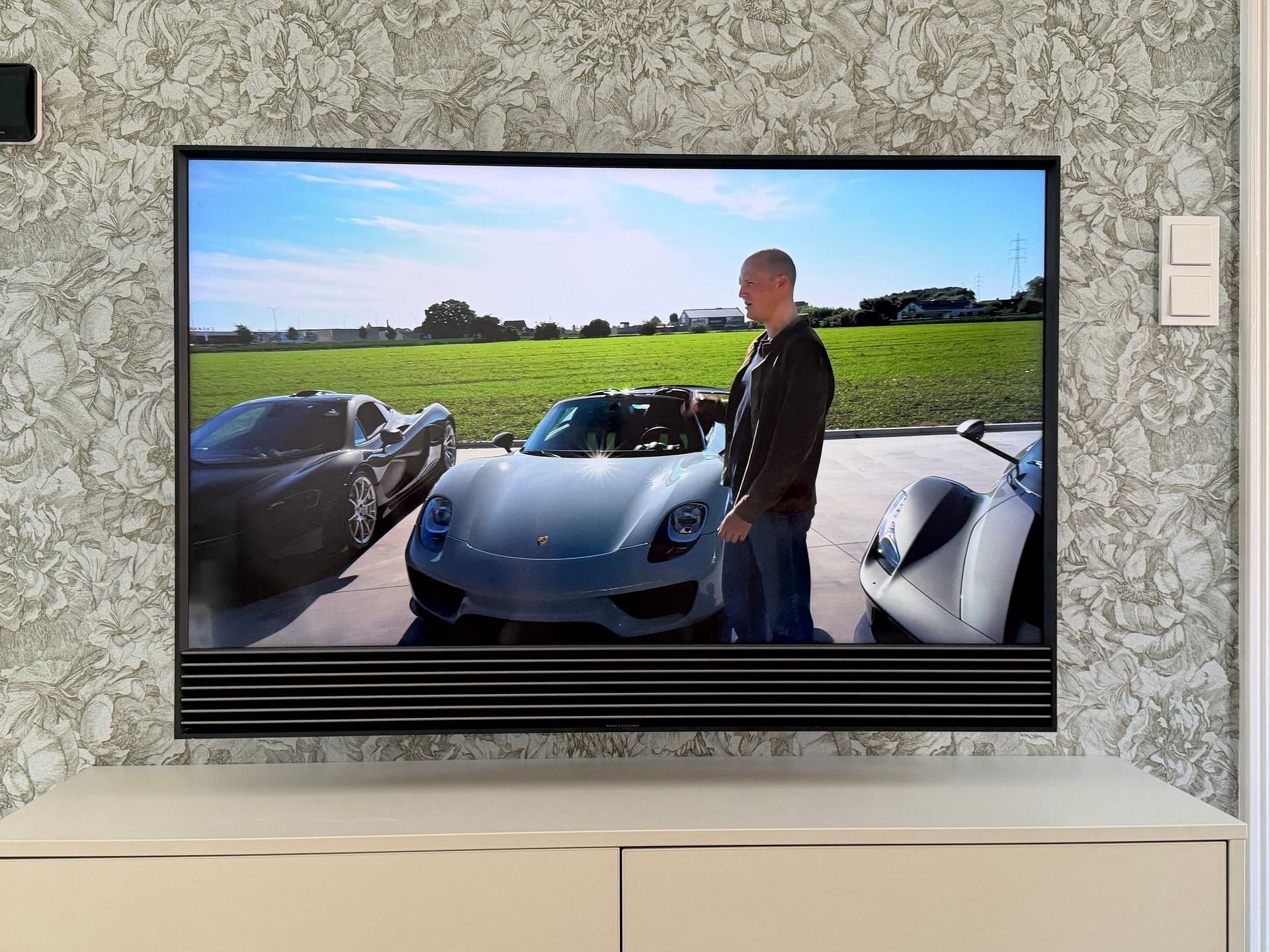 Beovision Horizon 48 + draaibare muurbeugel + BeoRemote 1, -, -, -
